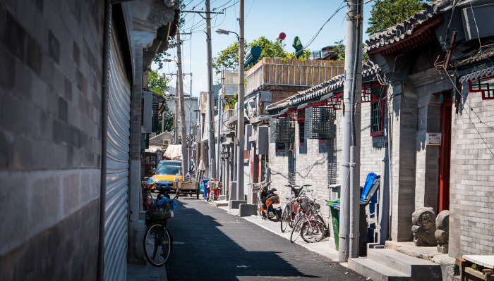 Hutong en Beijing, Pekín. Callejón en la parte antigua de la capital de China