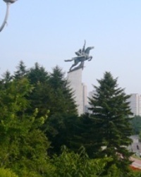 la statue chollima à Pyongyang, capitale de la Corée du Nord. Voyage organisé par KTG Tours