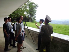 Observando la muralla construida en Corea del Sur al otro lado de la DMZ