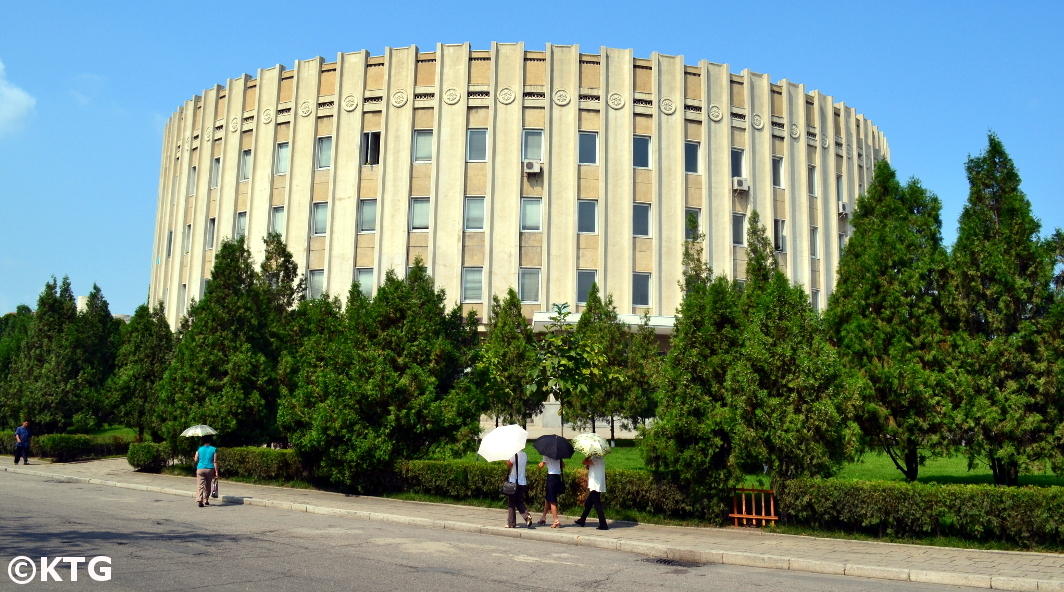 Salle de culture à Pyongyang, capitale de la Corée du Nord (officiellement appelée RPDC). Photo prise par KTG Tours