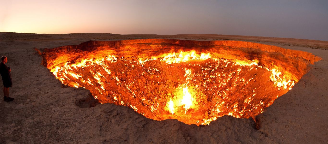 Cratère de Darvaza en flammes