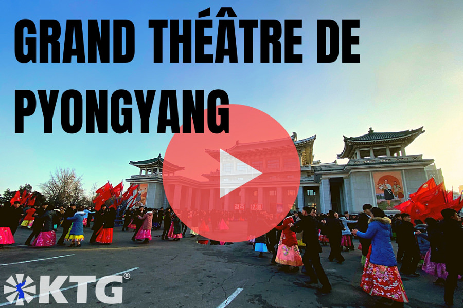 Danse de masse à l'extérieur du Grand Théâtre de Pyongyang en Corée du Nord