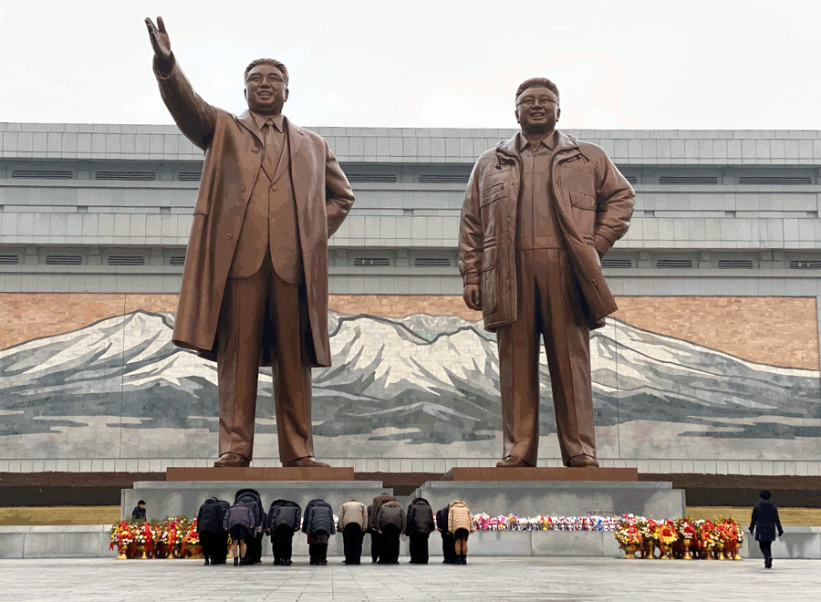 Grand Monuments Mansudae à Pyongyang, Corée du Nord avec KTG