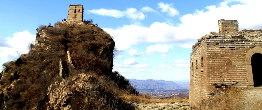 Torres antiguas erosionadas de la seccion de Simatai de la Gran Muralla de China