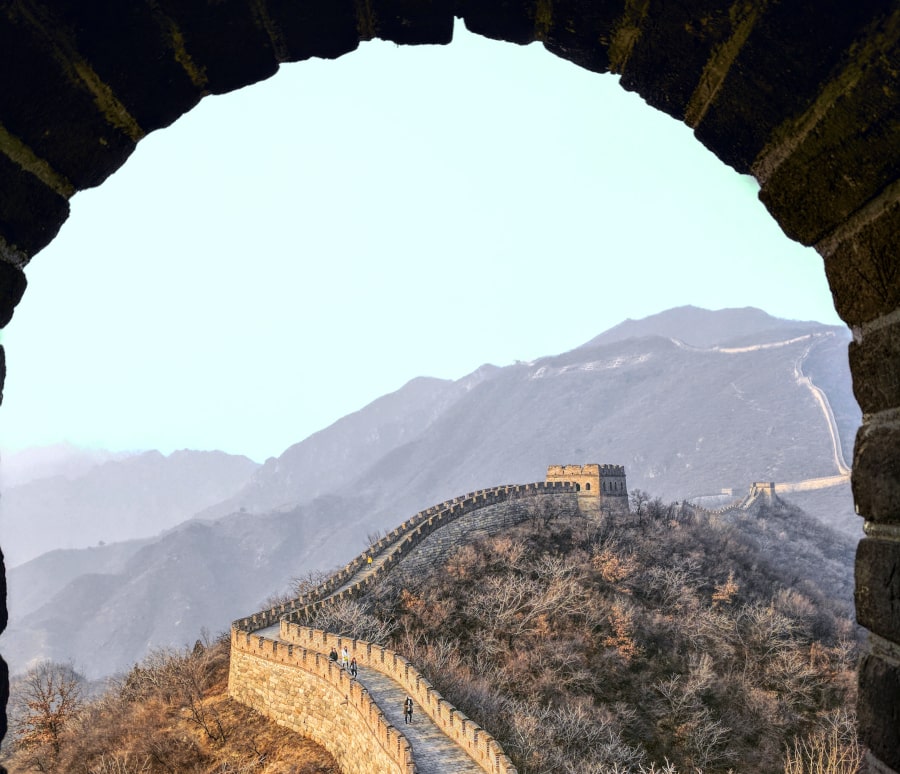 La Gran Muralla de Mutianyu parece un jardín en la cima de las montañas en primavera y en otoño. Beijing, Pekin, China