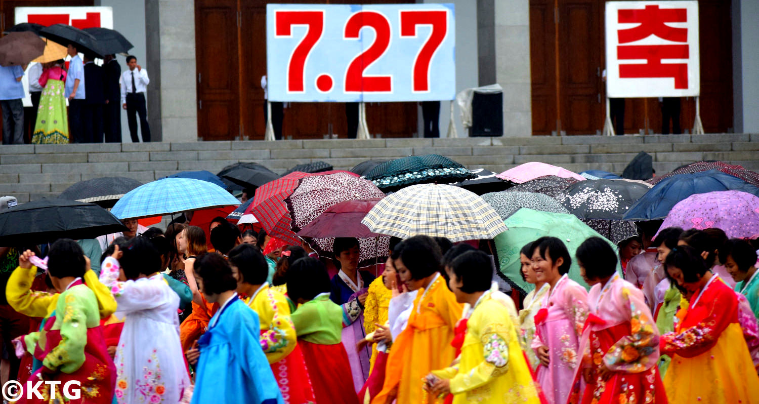 Danses de masse le jour de la victoire à Pyongyang. Ce jour est le 27 juillet. Photo prise par KTG Tours