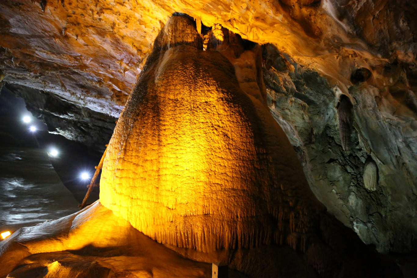 Dentro de las Cavernas Ryongmun en la provincia de Pyongan del Norte en Corea del Norte (RPDC)