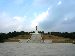 Monument de Kim Il Sung a Kaesong, Coree du Nord