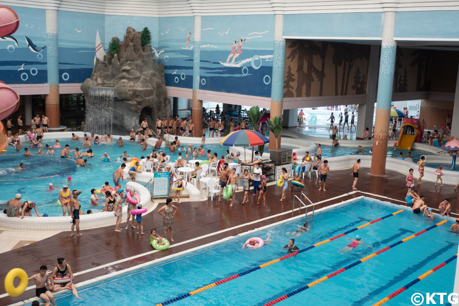 Parc aquatique Munsu à Pyongyang, capitale de la Corée du Nord. De nombreux habitants affluent ici en vacances. Voyage organisé par KTG Tours