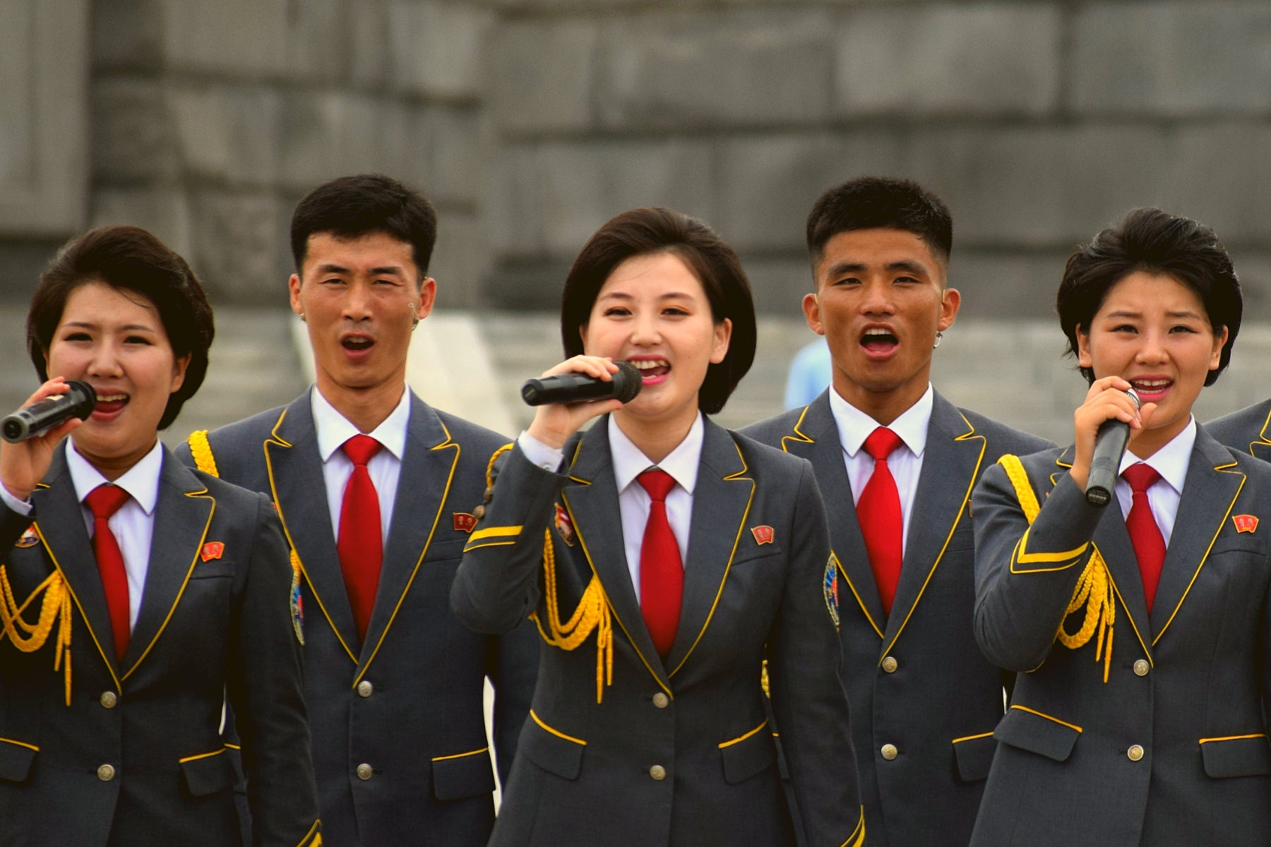 Performance by the Party Monument in Pyongang held by singers in North Korea to celebrate the Liberation of Korea from Japanese colonial rule (15 agosto). Picture taken by KTG. Join us to explore North Korea (DPRK)