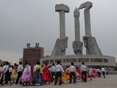 monumento partido de los trabajadores en pyongyang