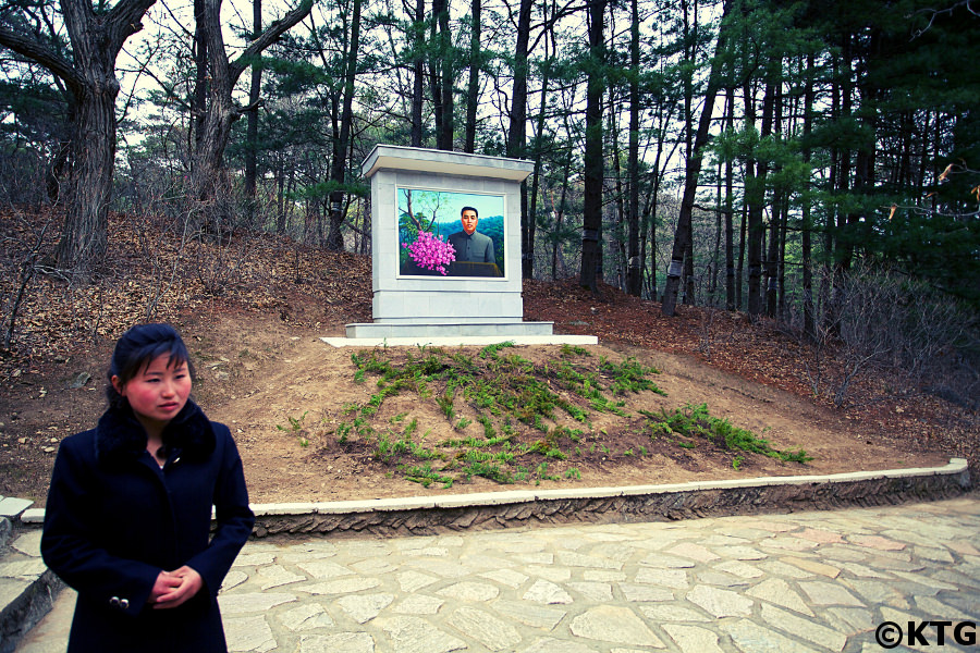 Site révolutionnaire de Paeksong-ri près de la ville de Pyongsong en Corée du Nord, RPDC. C'est là que l'université Kim Il Sung a déménagé pendant la guerre de Corée. Photographie prise par KTG Tours.