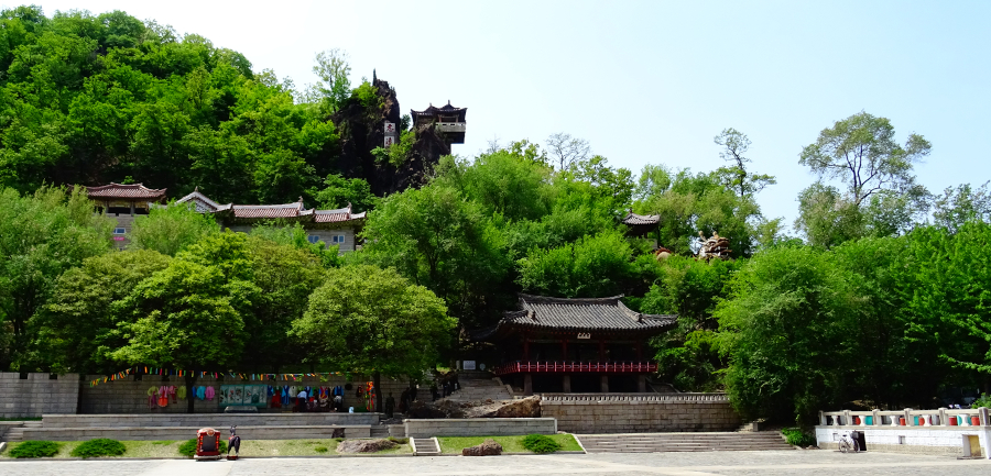 Walk around the Folk Village in Sariwon, North Korea (DPRK)