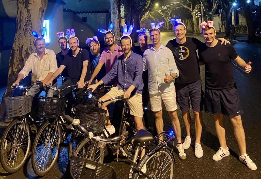Excursión en bicicleta de noche en Shanghái, China