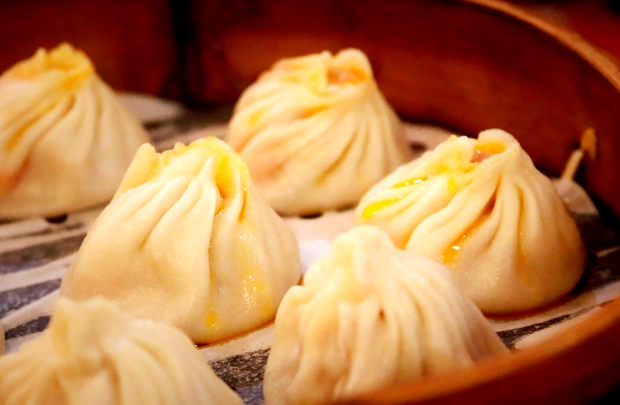 Xiao long bao in Shanghai, China, try it on our bike and food tour of Shanghai