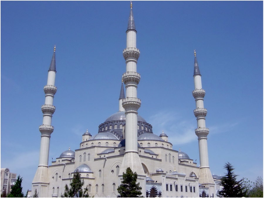 Mezquita Ertogrul Gazy en Ashgabat, capital de Turkmenistán