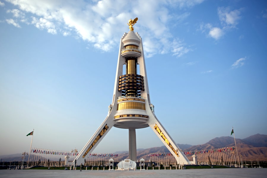 Monumento a la Neutralidad, Ashgabat, Turkmenistán