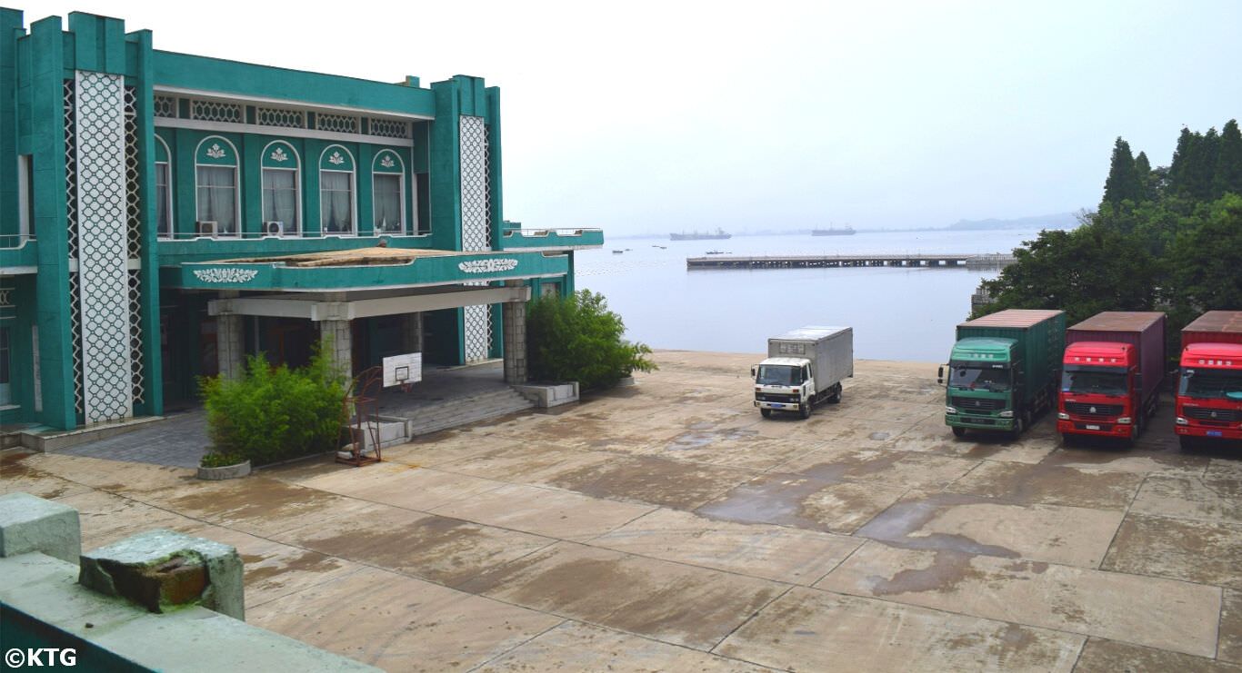 Vue sur la mer depuis l'hôtel Songdowon à Wonsan City, province de Kangwon, Corée du Nord (RPDC). Voyage organisé par KTG Tours