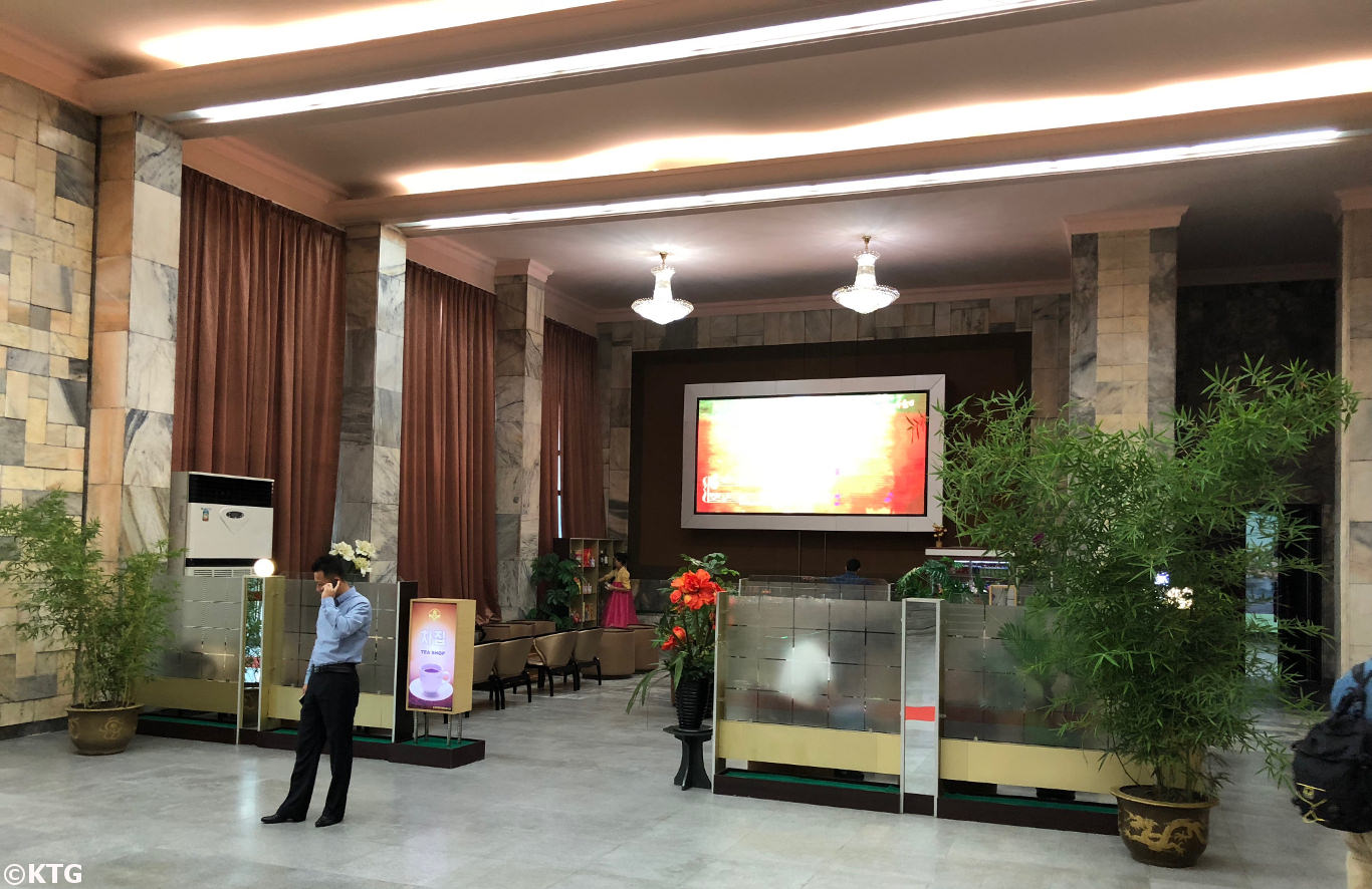 Bar en el vestíbulo del Hotel Ryanggang en Pyongyang, Corea del Norte (RPDC)