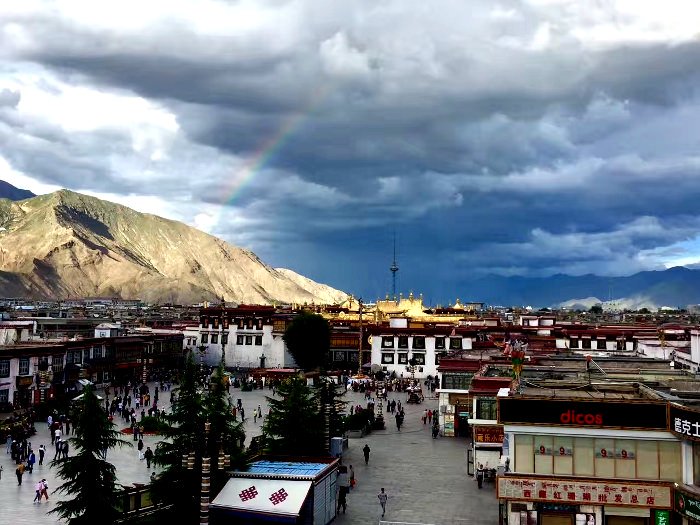 Plaza de Barkhor y templo de Jokhang en Lhasa, Tíbet, China