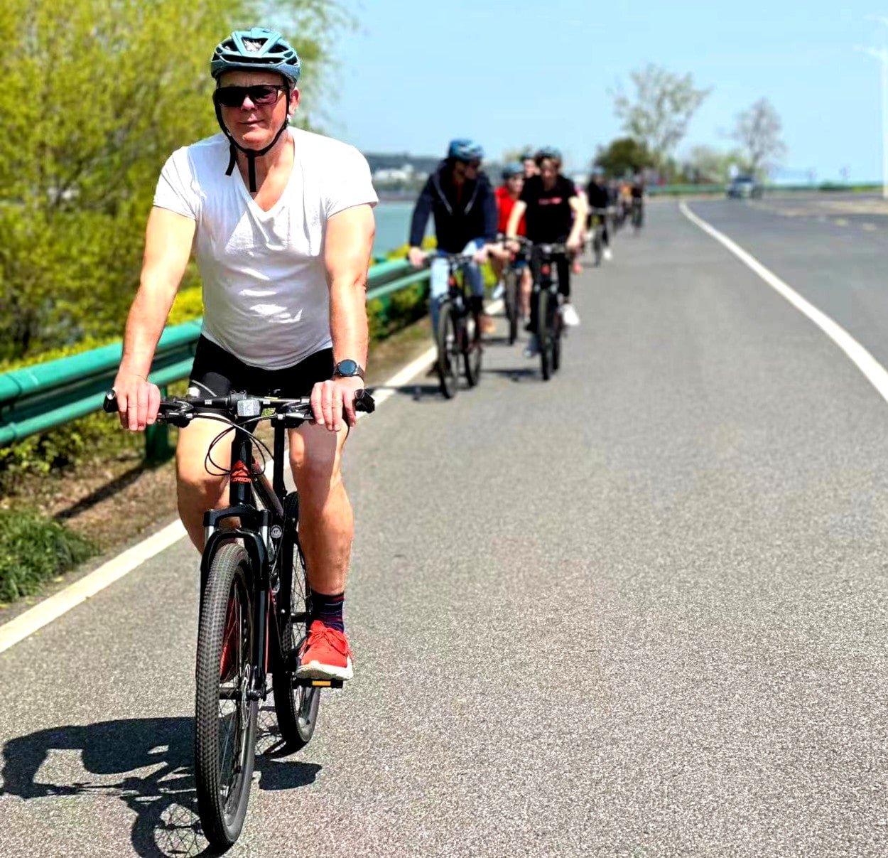 Viaje en Bici al Lago Tai, China | KTG&reg; | Esc&aacute;pese de Shangh&aacute;i por un d&iacute;a y descubra en bicicleta la isla m&aacute;s grande del tercer lago de agua dulce m&aacute;s grande de China, el lago Tai. Tenga una vista de p&aacute;jaro desde el Monte Shigong, disfrute de pescado y marisco fresco local y si&eacute;ntase como un granjero local mientras recoge fresas.