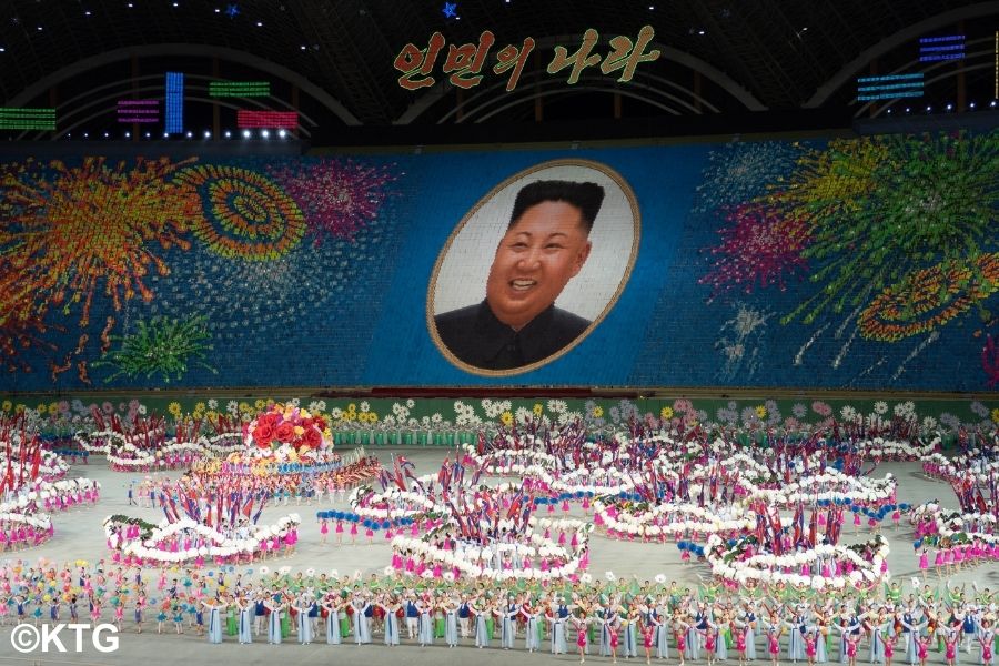 Imagen del líder Supremo Kim Jong Un en los Juegos Masivos, Pyongyang, Corea del Norte. Foto tomada por KTG Tours