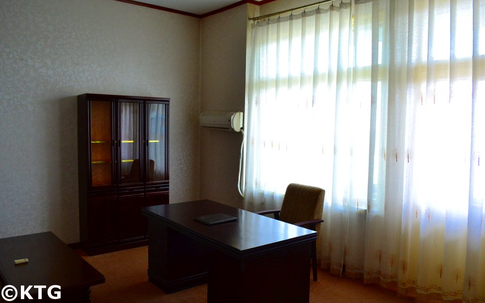 Hôtel Changgwangsan, chambre Deluxe. C'est un hôtel de première classe (hôtel économique) à Pyongyang, en Corée du Nord (RPDC)