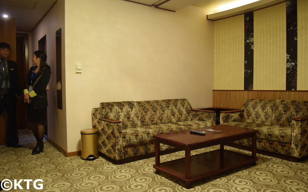 Chambre de première classe à l'hôtel Chongnyon (hôtel des jeunes) à Pyongyang, Corée du Nord (RPDC)