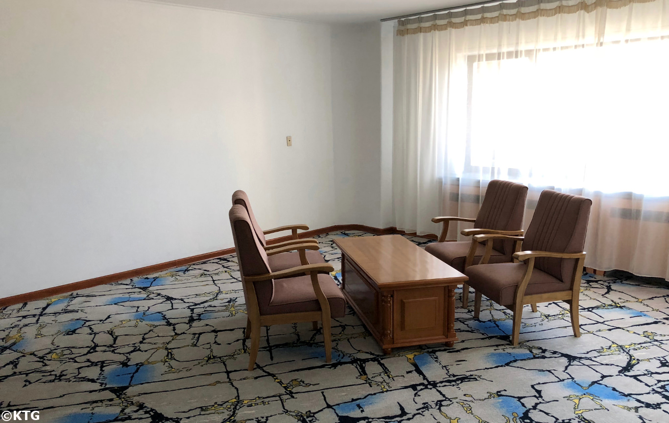 Pasillo en el Hotel Ryanggang. Como la mayoría de los hoteles en Pyongyang, fue renovado en 2018 para el 70 aniversario de la fundación de la RPDC