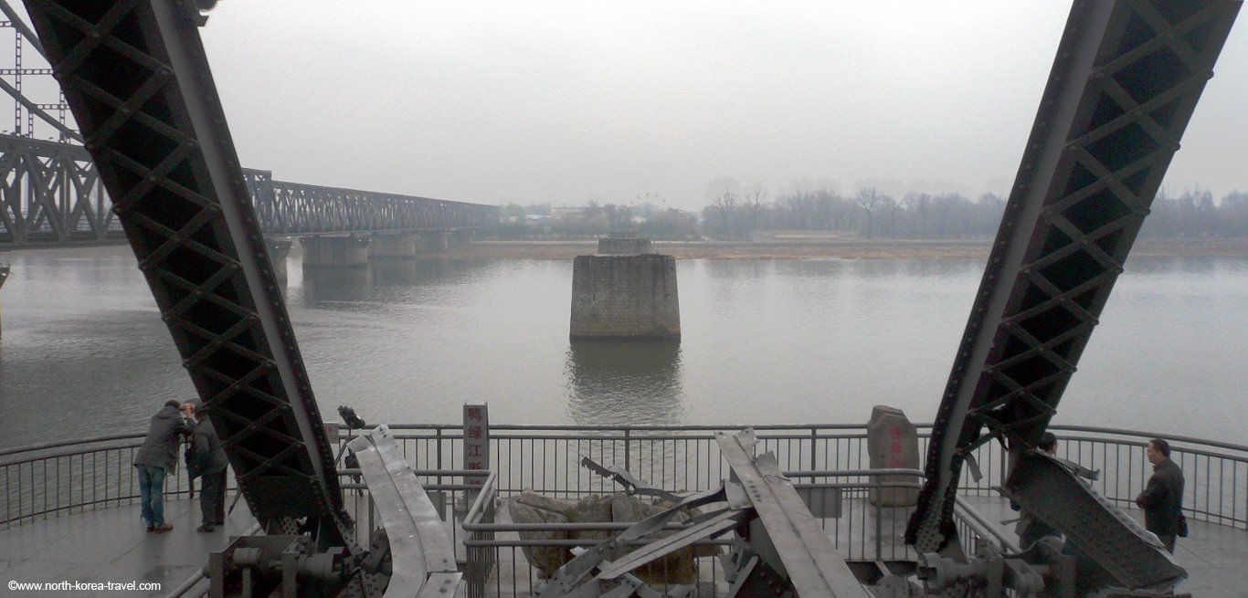 Dandong | KTG&reg; Travel Guide | this border city is located across the Yalu River from North Korea opposite the DPRK city of Sinuiju. A visit to Dandong before or after going to North Korea is adds a special taste to your DPRK trip. It combines ancient China with North Korean influence. Take boat ride between North Korea and China and see the most eastern Great Wall in China