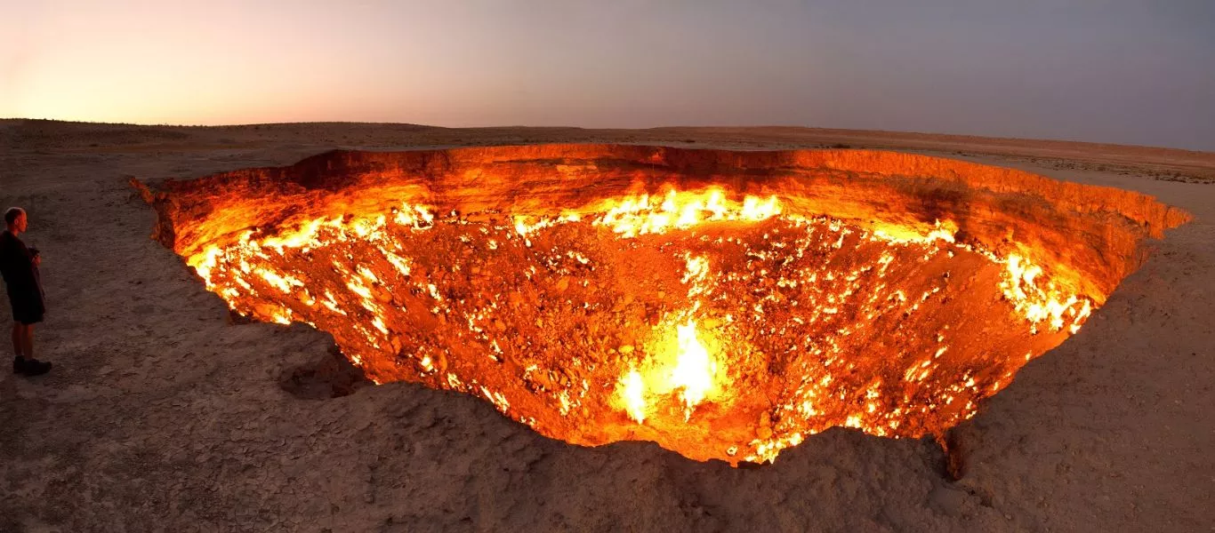 Llamas en el Cráter de Darvaza, Turkmenistán