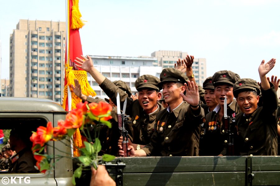 Des soldats nord-coréens lors d'un défilé militaire à Pyongyang