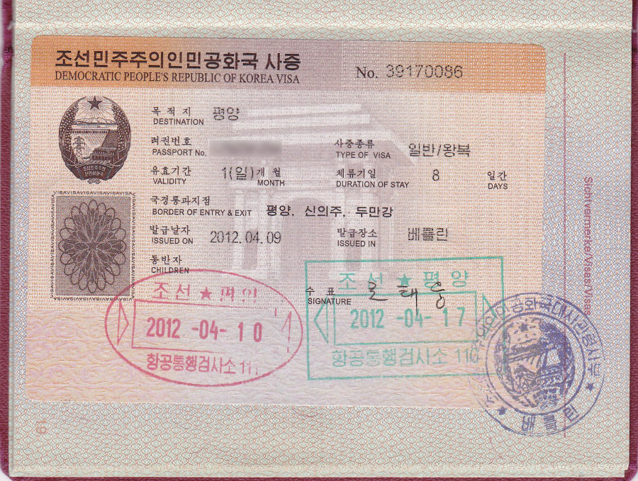 Visado norcoreano pegado al pasaporte