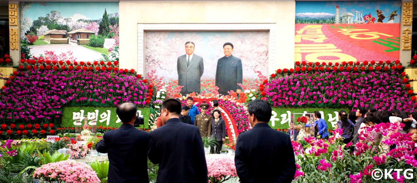 Family gathering at the KimilSungia e Kimjongilia Flower Exhibition Hall on 15th abril; the Day of the Sun