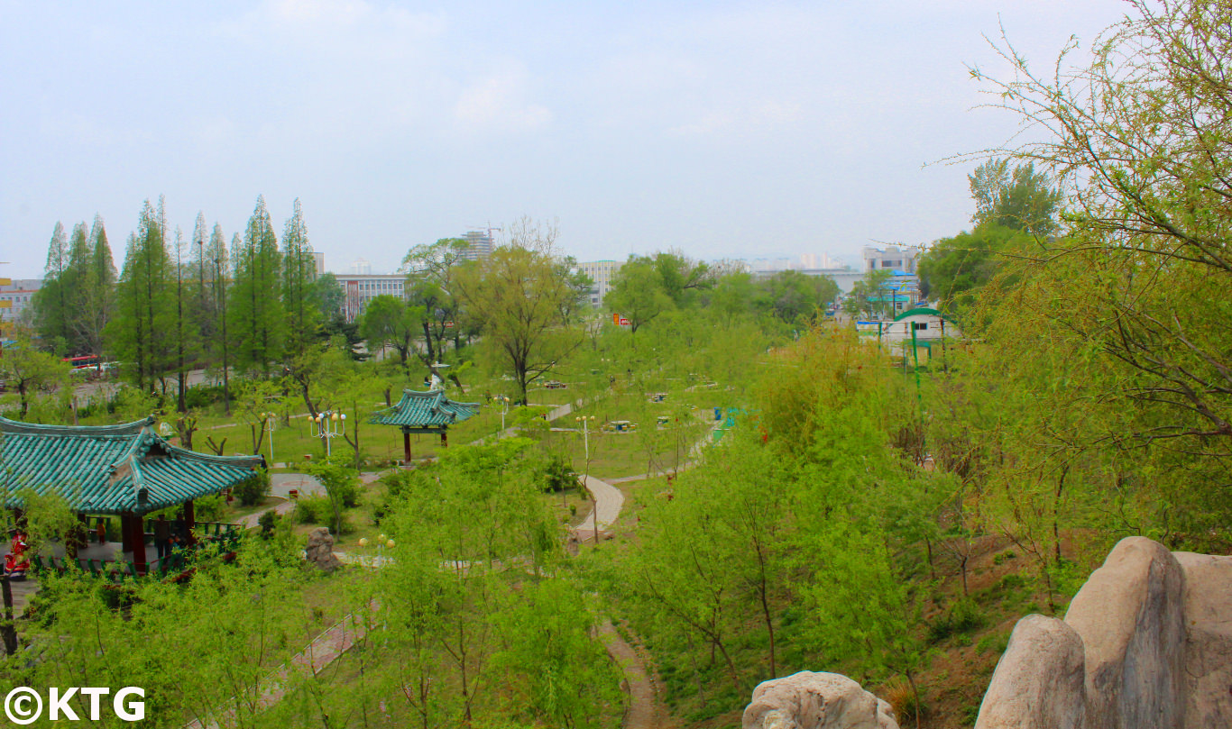 Parc folklorique de Sinuiju en Corée du Nord, RPDC, avec KTG Tours