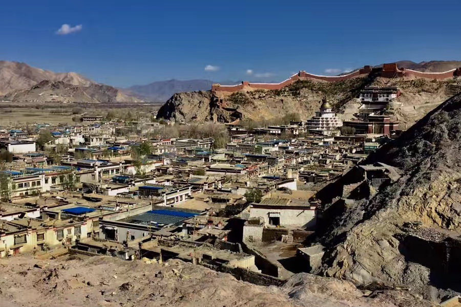 Gyantse town in Tibet, China. You can see the huge Kumbum and the city wall