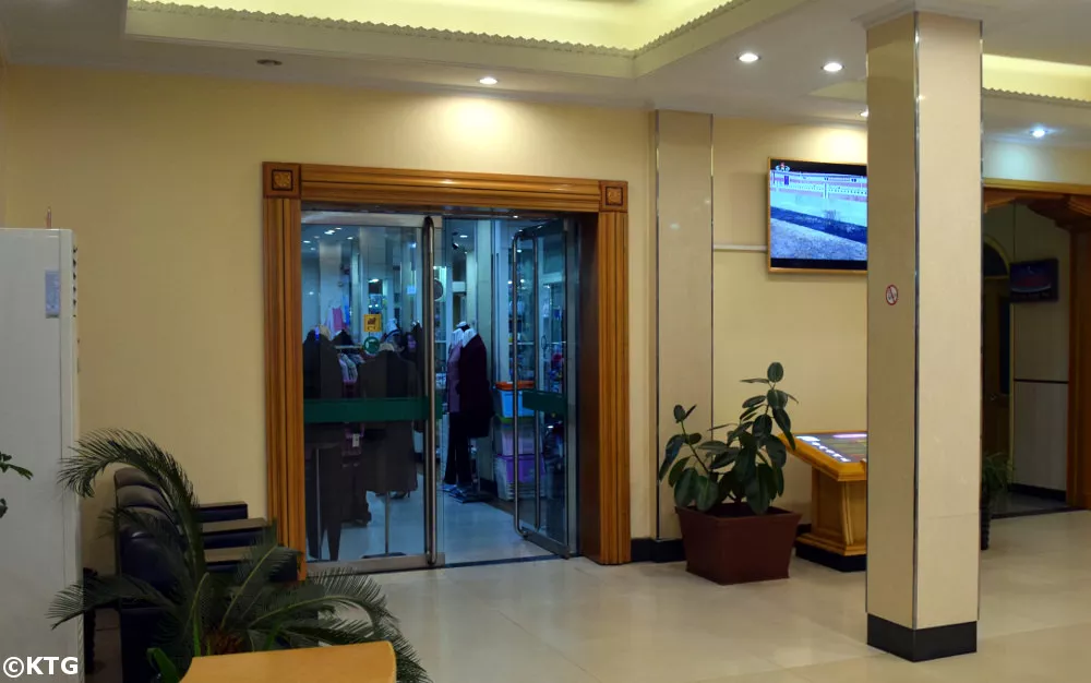 Negozio dell'hotel Haebangsan. Questo è un hotel di seconda classe a Pyongyang, capitale della Corea del Nord (RPDC).