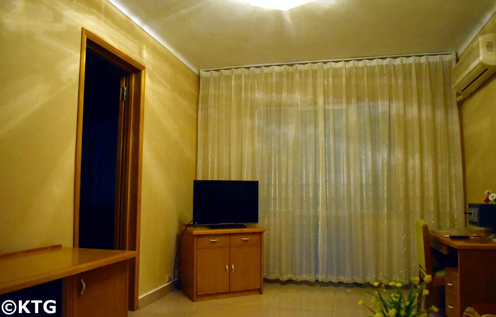 Hotel Haebangsan a Pyongyang, Corea del Nord. Questo è l'ufficio di una stanza di prima classe in questo hotel economico