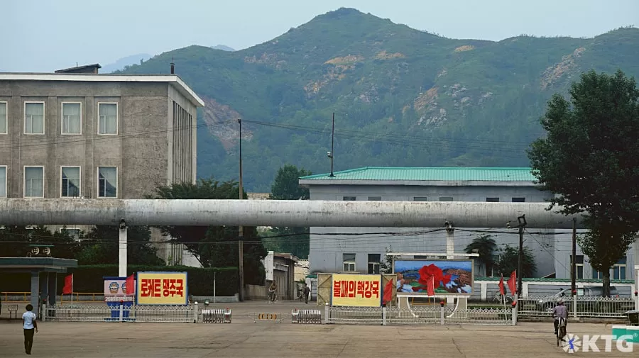 Ingresso alla fabbrica di fertilizzanti a Hamhung