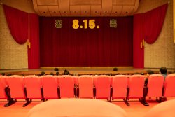 Teatro norcoreano el 15 de agosto, Día de la Liberación, en la ciudad capital de Corea del Norte, Pyongyang