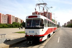 Tranvía en la ciudad capital de Pyongyang de Corea del Norte (RPDC). Viaje organizado por KTG Tours