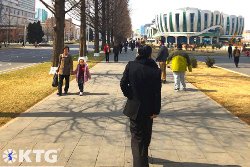 caminando por la ciudad nueva de Ryomyong en Pyongyang con KTG Tours