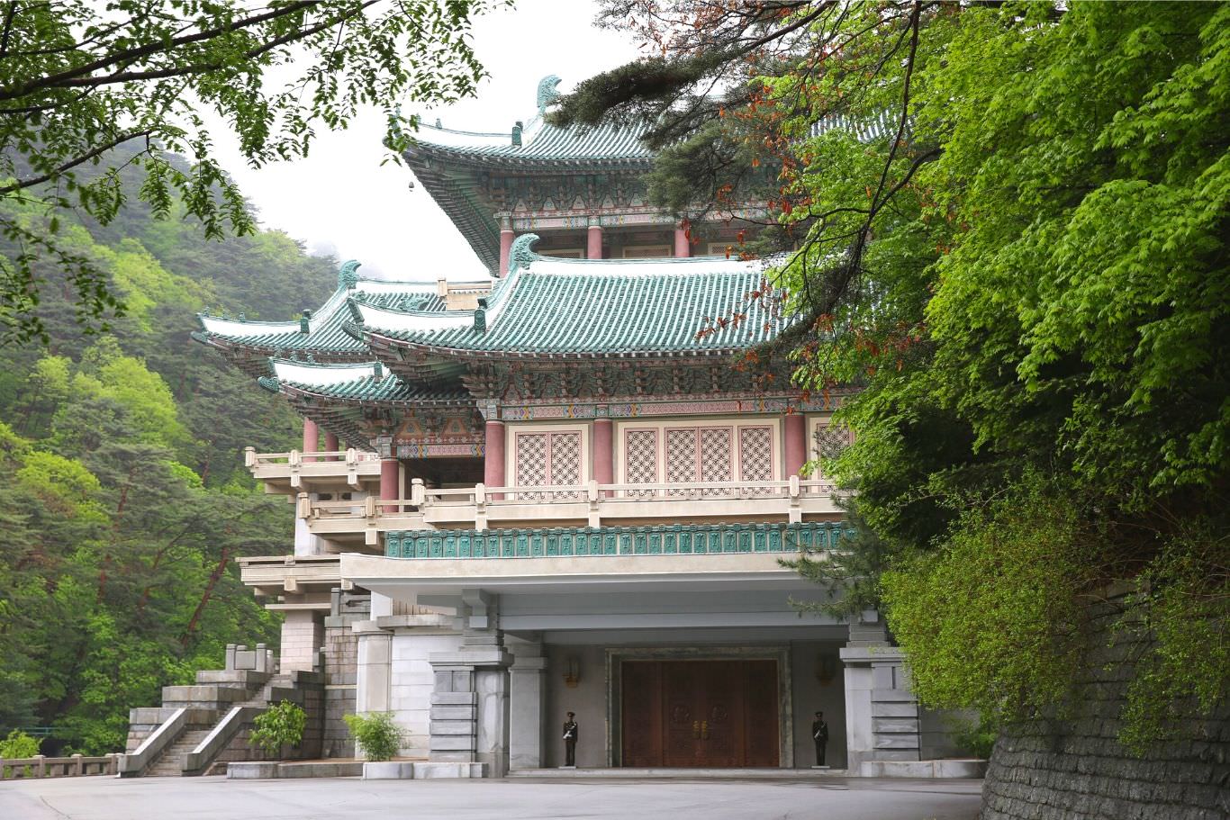 Centro Internacional de la Amistad en el Monte Myohyang, Corea del Norte, con KTG Tours