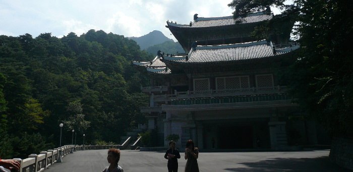 bâtiment avec des cadeaux pour le président Kim Il Sung sur le mont Myohyang en Corée du Nord