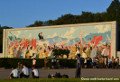 Mosaico cerca del Arco del Triunfo mostrando una imagen del líder Kim Il Sung haciendo una charla después de la liberación de Corea de Japón en 1945. Imagen toamda por KTG Travel