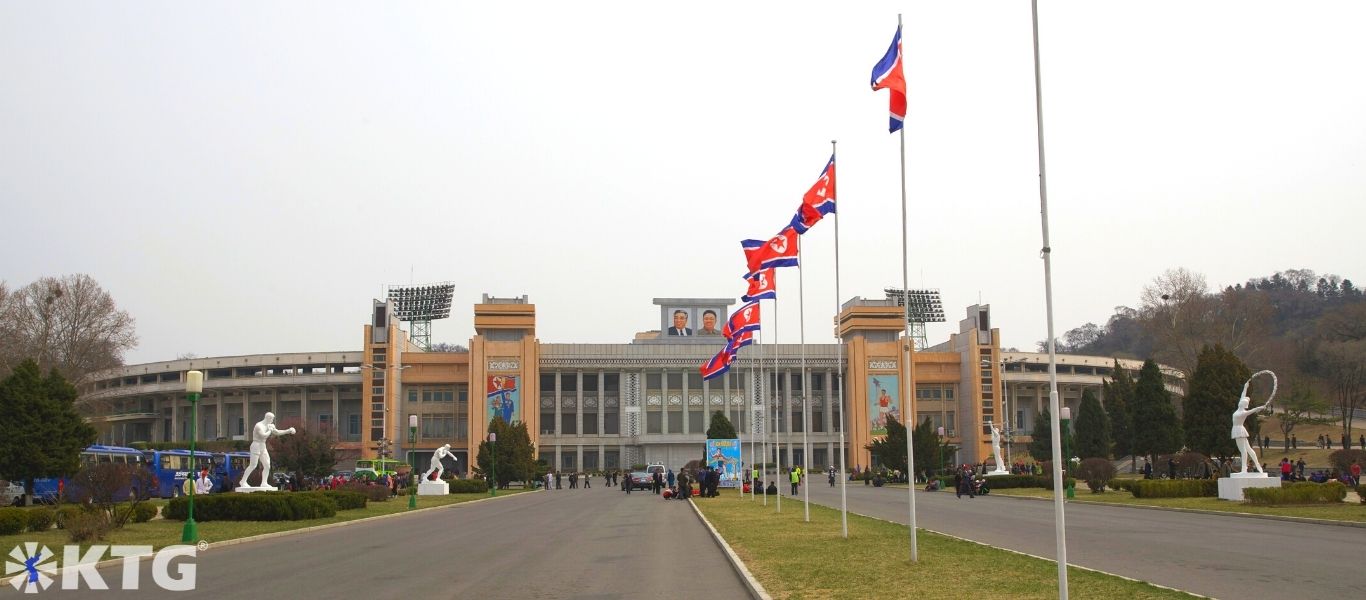 Estadio Kim Il Sung en Pyongyang, capital de Corea del Norte. Foto de Corea del Norte sacada por KTG Tours