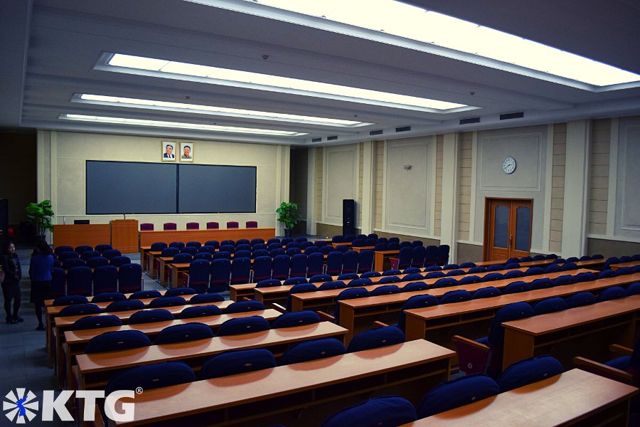 Salle de conférence à l'Université Kim Il Sung à Pyongyang, capitale de la Corée du Nord. Photo prise par KTG Tours