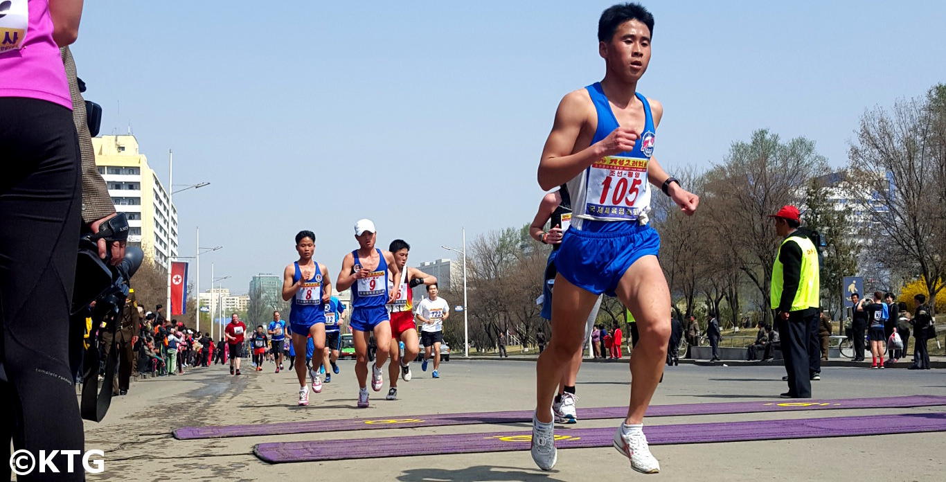 Noord-Koreaanse professionele runner bij de Pyongyang marathon