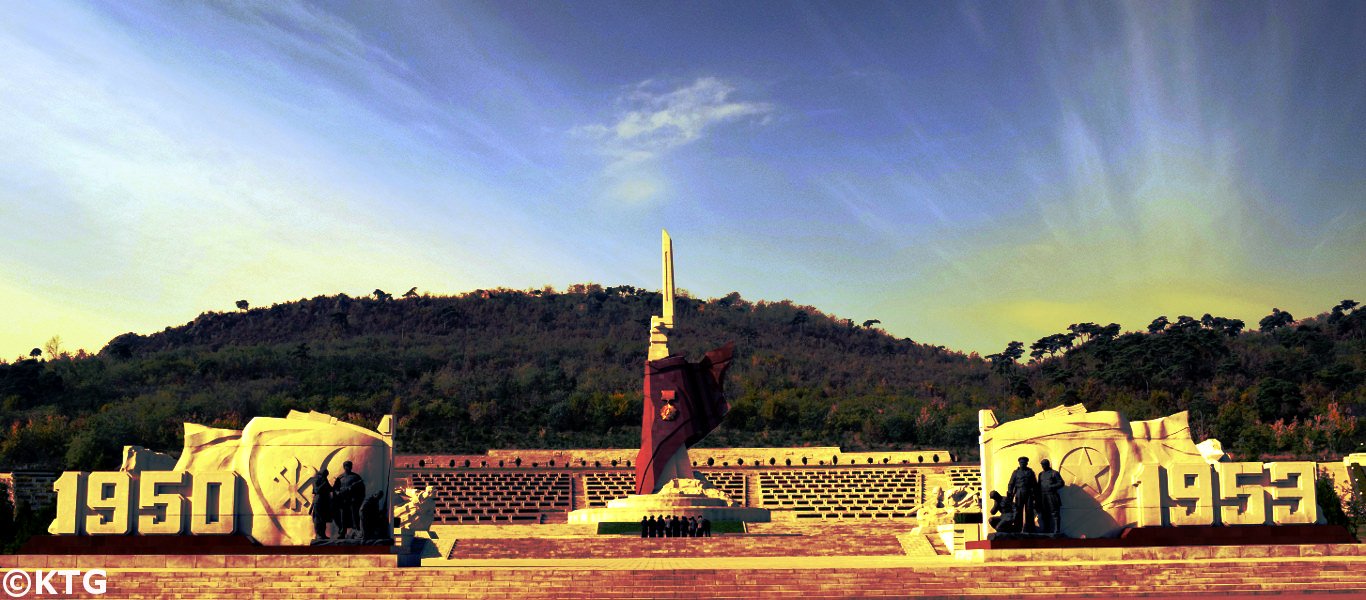 Memorial de la Guerra de Corea en Pyongyang, Corea del Norte (RPDC). Foto tomada por KTG Tours