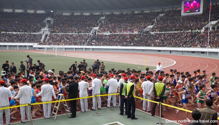 North Koreans start running the Pyongyang Marathon